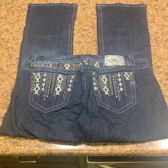 EUC Miss Me Mid Rise Easy Boot Jeans 34 Bling Rhinestones - Picture 1 of 7